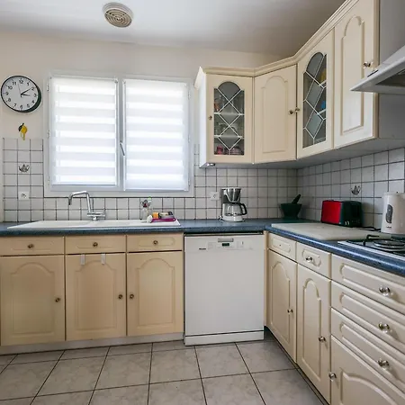 Maison Calme Proche Avec Jardin Et Terrasse - Fr-1-197-500